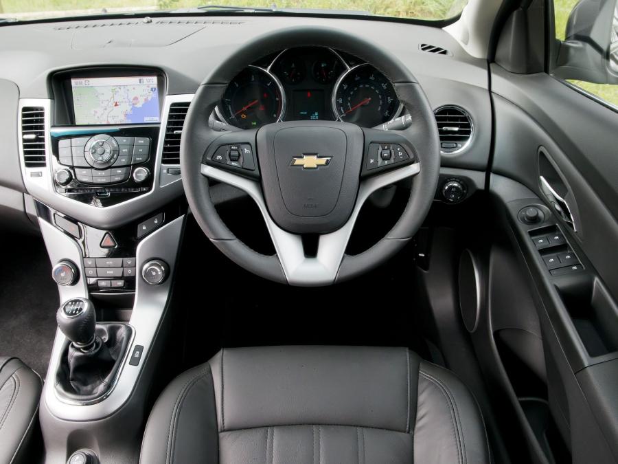  Chevrolet Cruze Hatchback 2011 года  (UK) (фото 3 из 43)